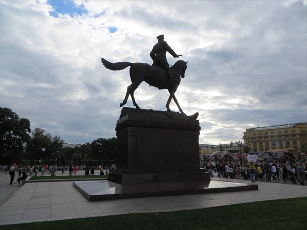 022- Памятник Жукову
